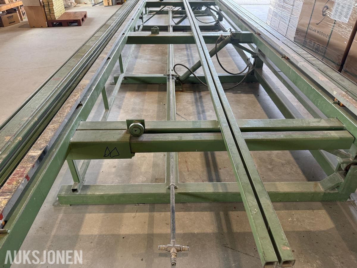 Hydraulisk butterfly-/vendeanlegg for veggelementer